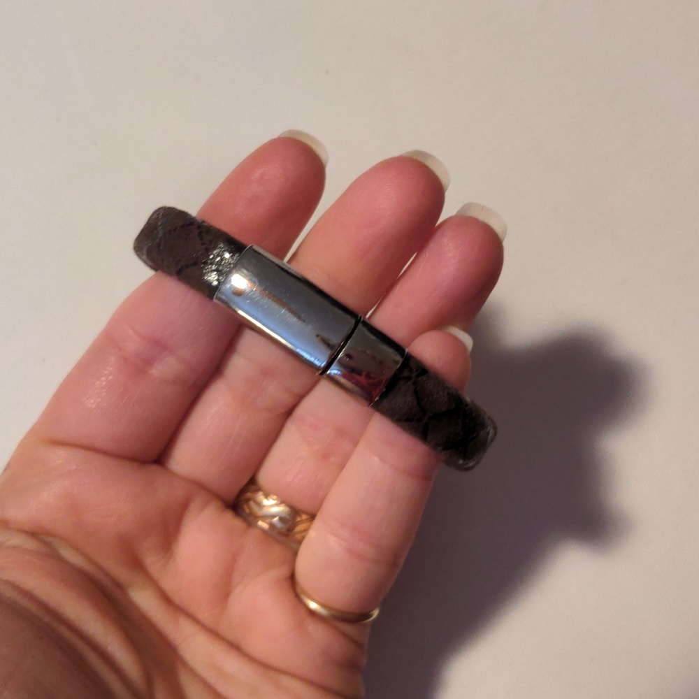 Handmade Genuine Leather Magnetic Closure Bracelet Brown Black Silver Gunmetal